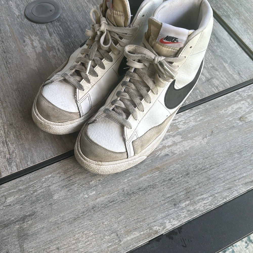 Nike High-Top Sneakers in White and Black Vintage